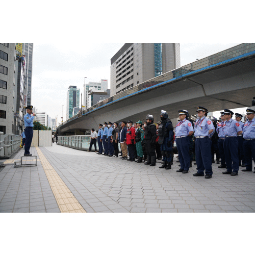 涩谷车站前区域经营-通知"实施了涩谷警察局和对有事的联合防止犯罪训练"
