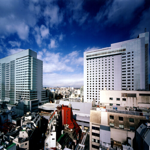 渋谷マークシティ京王井の頭線に直結し、利便性の高いショッピングモール・ホテル・オフィスからなる複合施設。